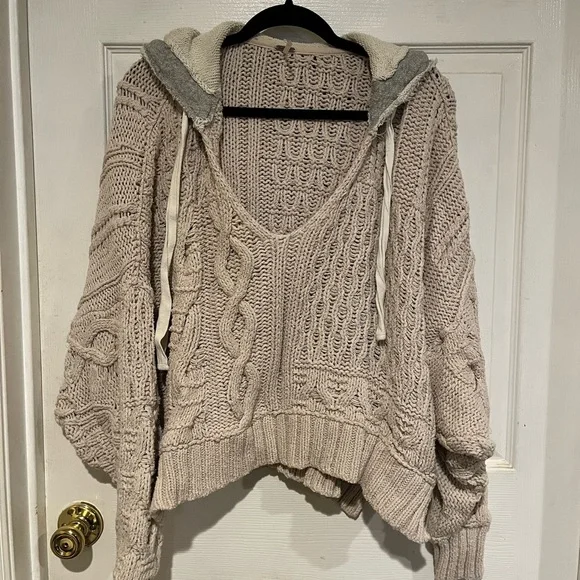 Free people sweater. - Picture 1 of 4